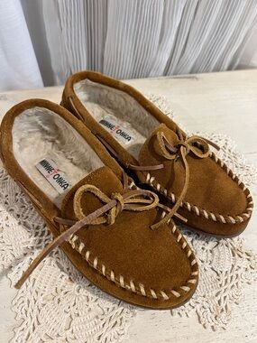 Minnetonka Brown Suede Moccasin Slippers Fur Lined Size 7